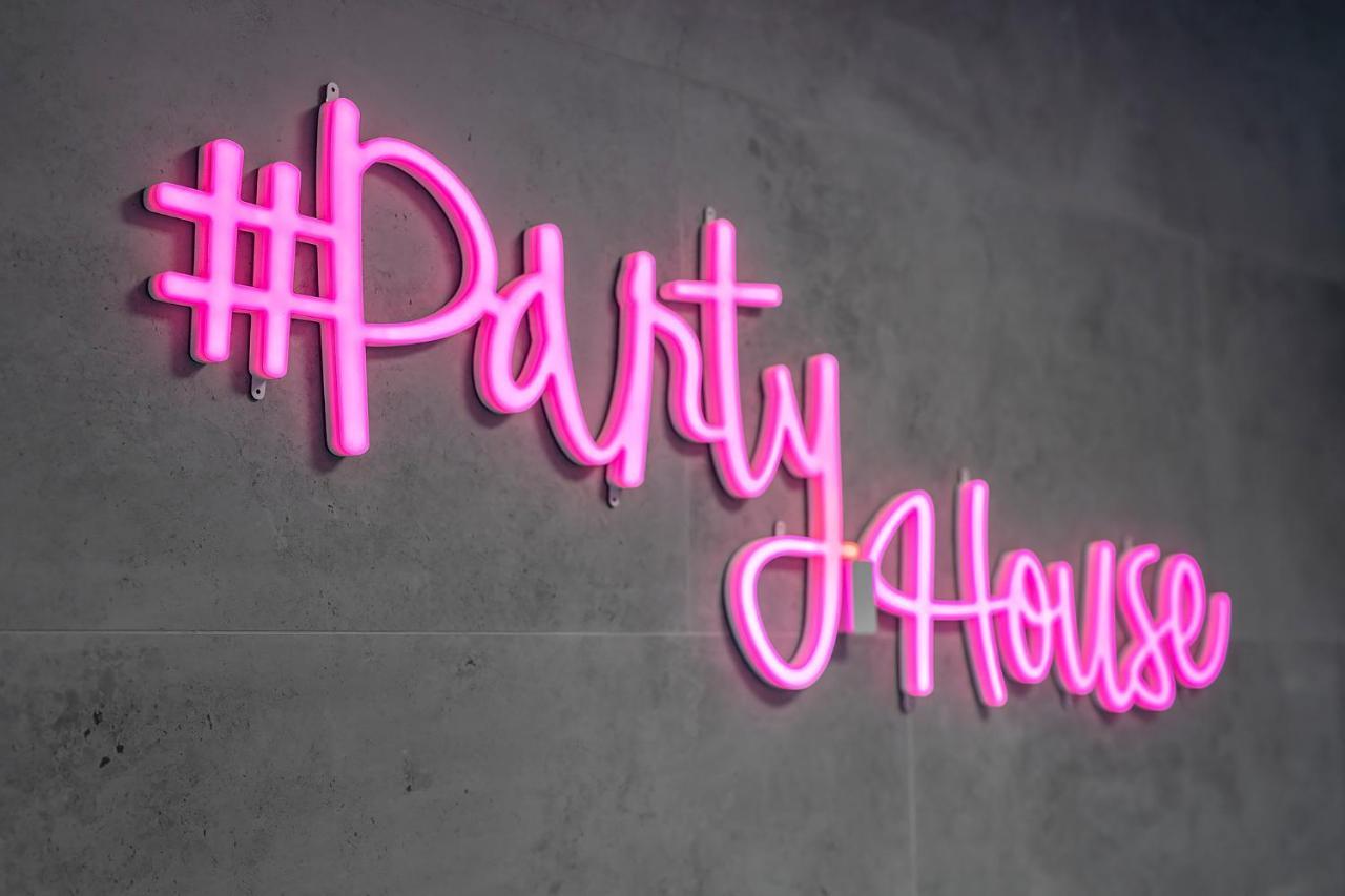 Апартаменты #Partyhouse Poznan Wilda Экстерьер фото